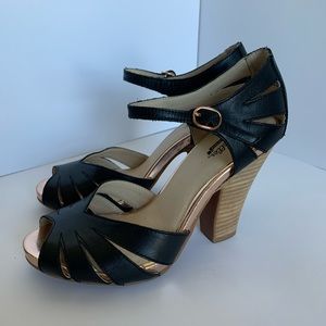 Seychelles Peep Toe Leather Block Heel Size 7 1/2